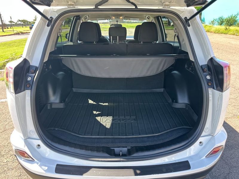 2016 Toyota RAV4 AWD 4dr LE - 22976549 - 18