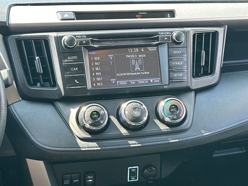 2016 Toyota RAV4 AWD 4dr LE - 22997770 - 15