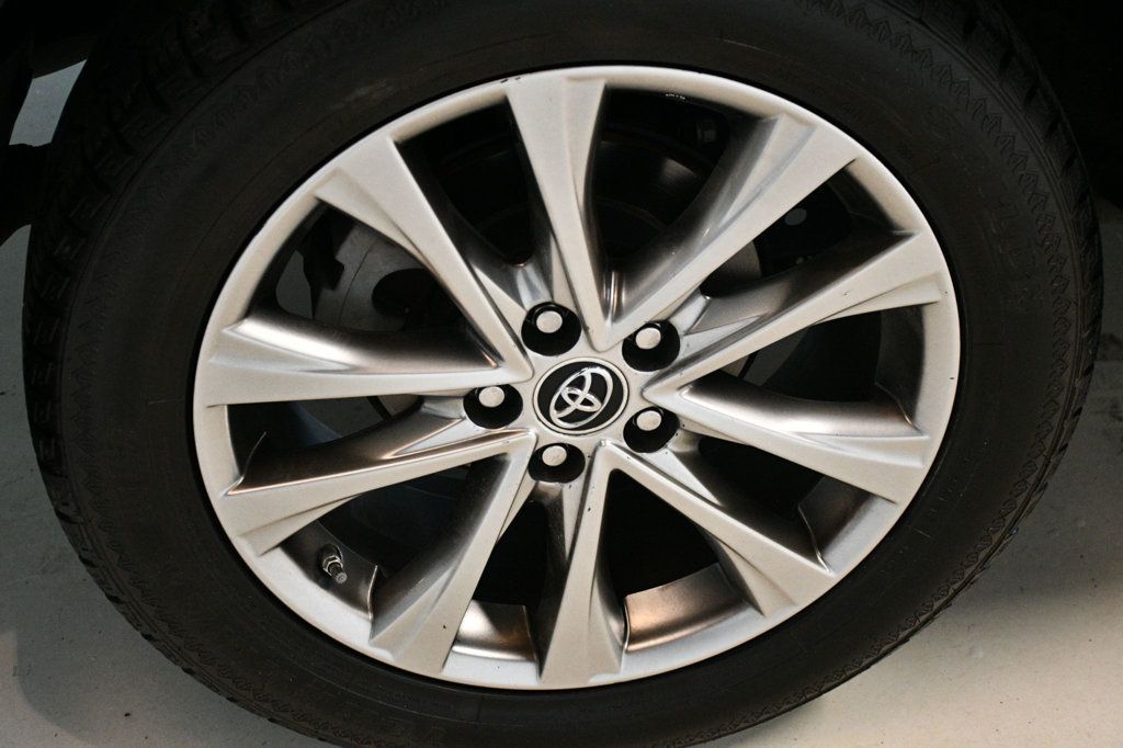 2016 Toyota RAV4 Limited photo 17