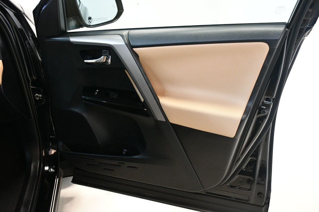 2016 Toyota RAV4 Limited photo 19