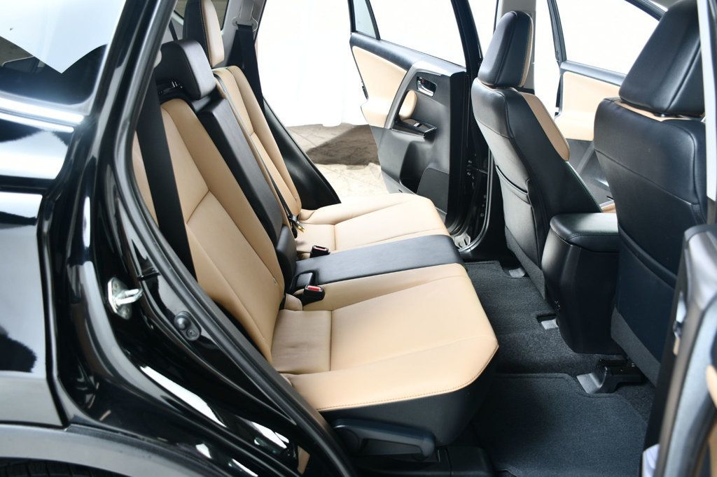2016 Toyota RAV4 Limited photo 33