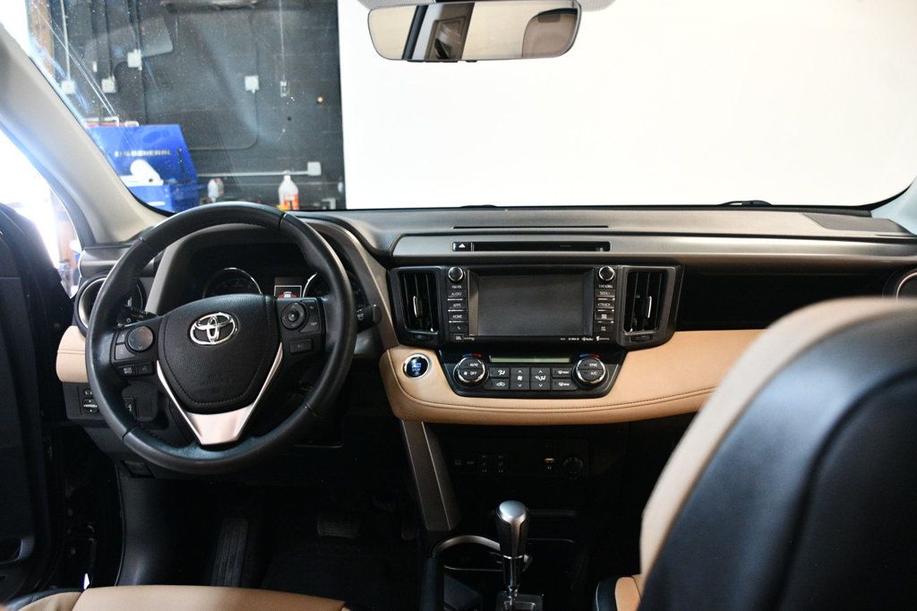 2016 Toyota RAV4 Limited photo 5