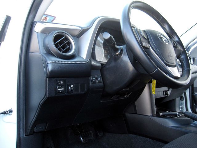 2016 Toyota RAV4 AWD 4dr XLE - 22994725 - 18