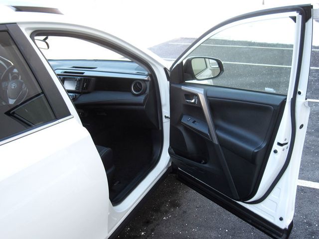 2016 Toyota RAV4 AWD 4dr XLE - 22994725 - 21