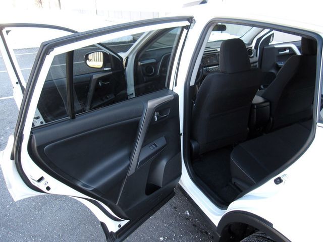 2016 Toyota RAV4 AWD 4dr XLE - 22994725 - 26