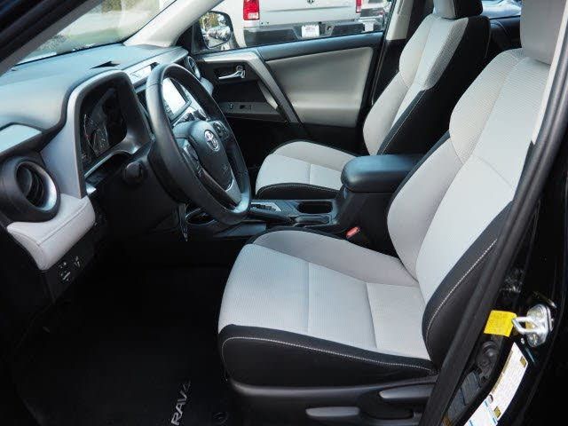 2016 Toyota RAV4 AWD 4dr XLE - 18340131 - 24
