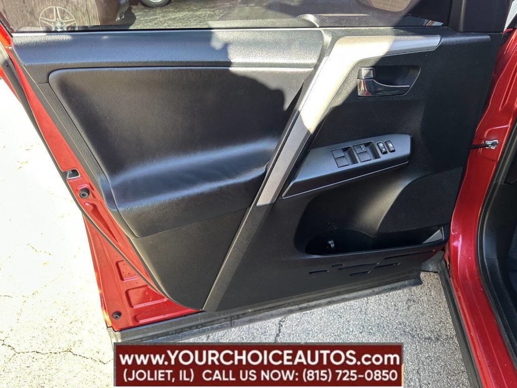 2016 Toyota RAV4 AWD 4dr XLE - 22884304 - 13