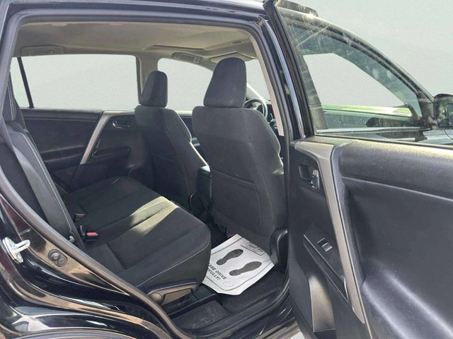 2016 Toyota RAV4 AWD 4dr XLE - 23036793 - 17
