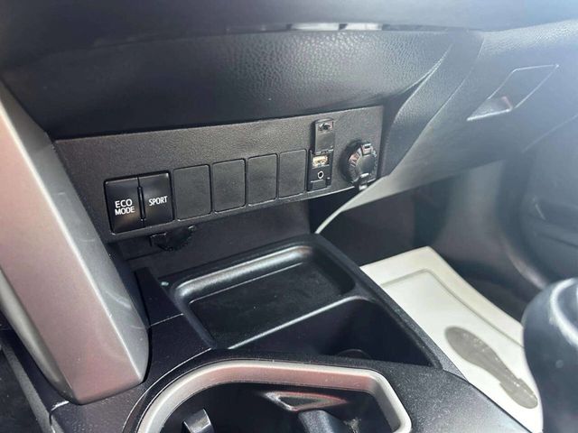 2016 Toyota RAV4 AWD 4dr XLE - 23036793 - 28