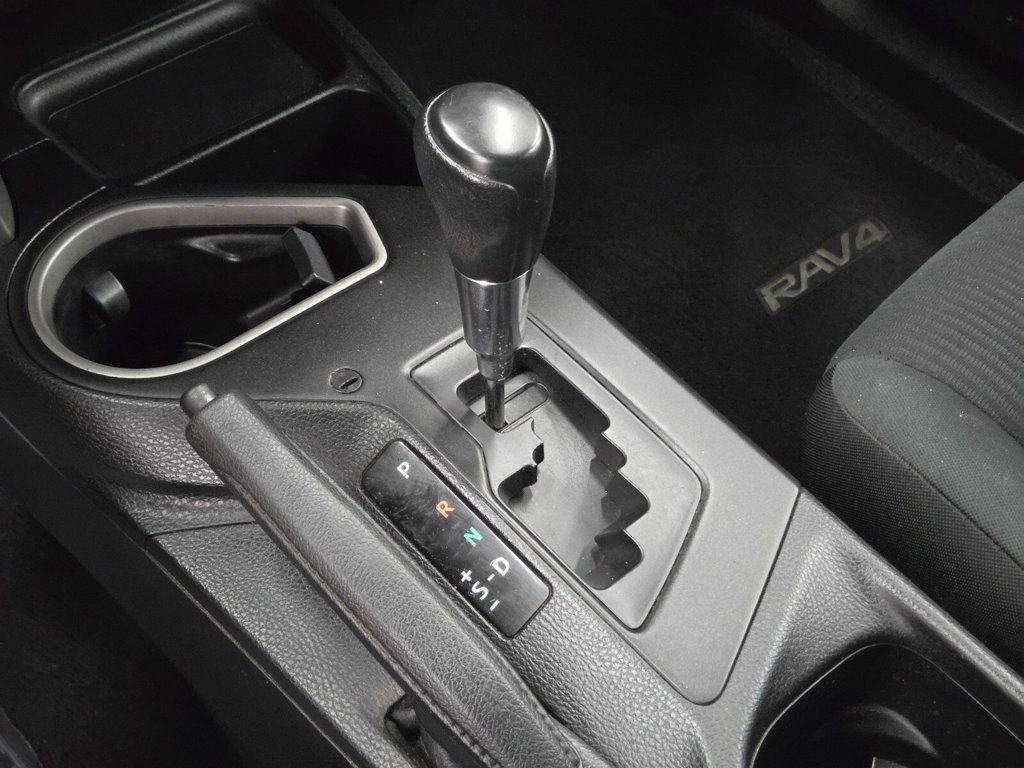 2016 Toyota RAV4 FWD 4dr LE - 22487695 - 19