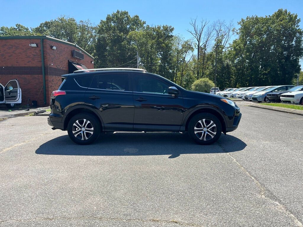 2016 Toyota RAV4 FWD 4dr LE - 22584127 - 4