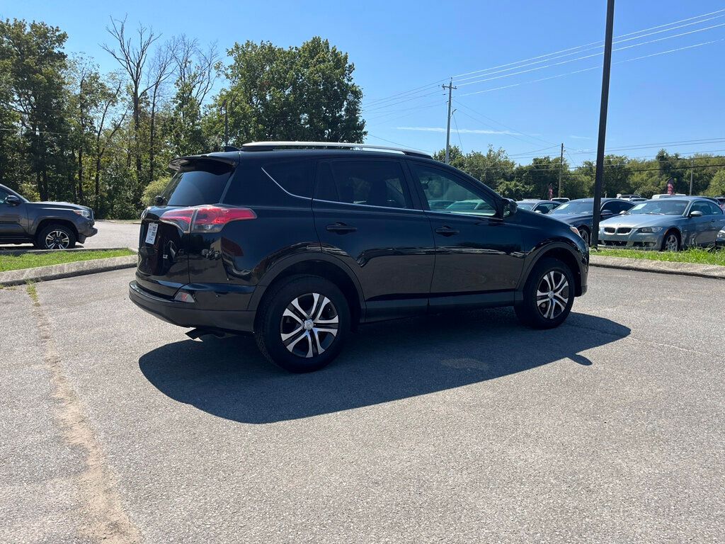 2016 Toyota RAV4 FWD 4dr LE - 22584127 - 5