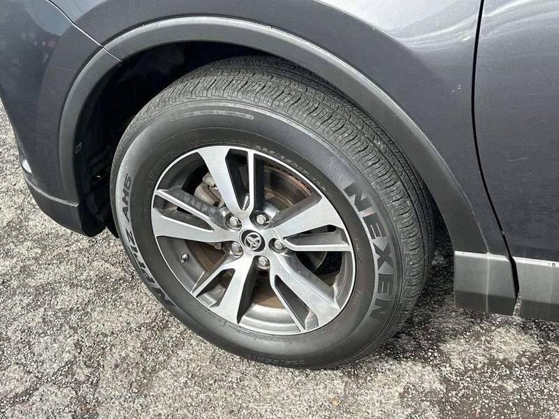 2016 Toyota RAV4 FWD 4dr XLE - 22936299 - 10