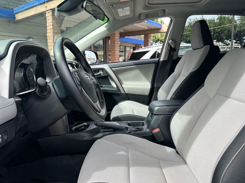 2016 Toyota RAV4 FWD 4dr XLE - 22936299 - 11