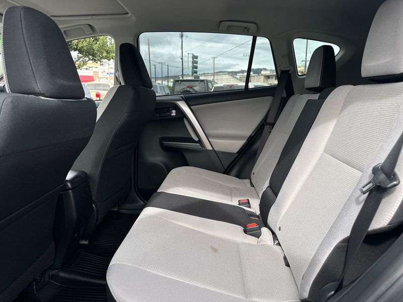 2016 Toyota RAV4 FWD 4dr XLE - 22936299 - 13