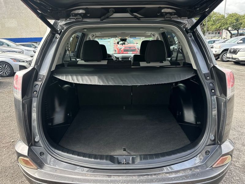 2016 Toyota RAV4 FWD 4dr XLE - 22936299 - 19