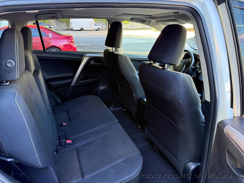 2016 Toyota RAV4 FWD 4dr XLE - 23009512 - 9