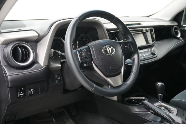 2016 Toyota RAV4 FWD 4dr XLE - 22937586 - 11