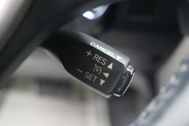 2016 Toyota RAV4 FWD 4dr XLE - 22937586 - 17