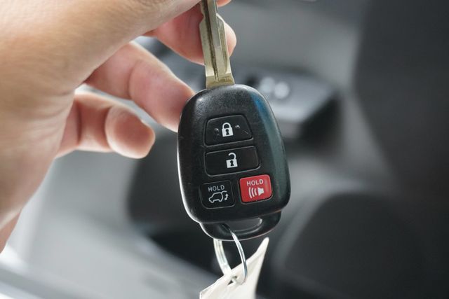 2016 Toyota RAV4 FWD 4dr XLE - 22937586 - 18