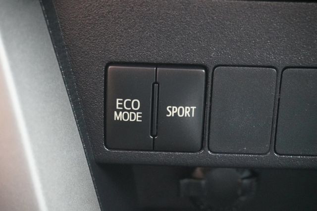 2016 Toyota RAV4 FWD 4dr XLE - 22937586 - 20