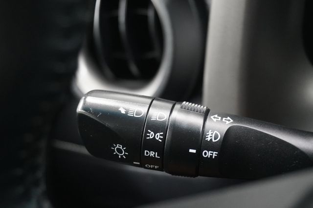 2016 Toyota RAV4 FWD 4dr XLE - 22937586 - 25