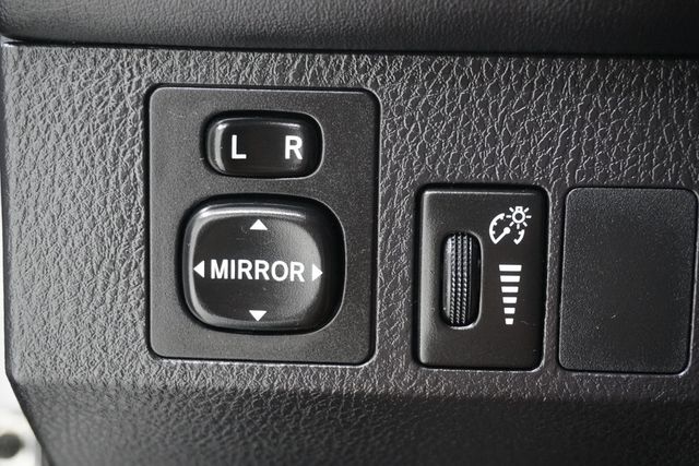 2016 Toyota RAV4 FWD 4dr XLE - 22937586 - 26