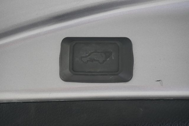 2016 Toyota RAV4 FWD 4dr XLE - 22937586 - 29