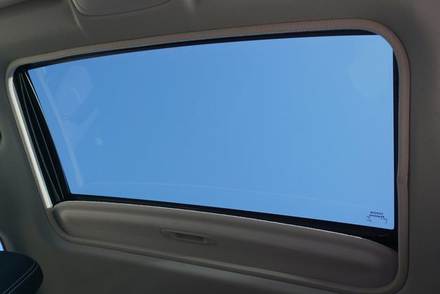 2016 Toyota RAV4 FWD 4dr XLE - 22937586 - 36