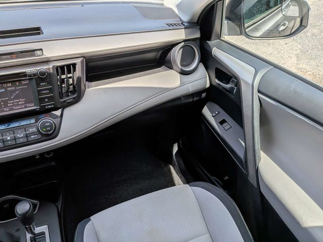 2016 Toyota RAV4 FWD 4dr XLE - 23056088 - 16