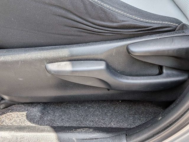 2016 Toyota RAV4 FWD 4dr XLE - 23056088 - 19