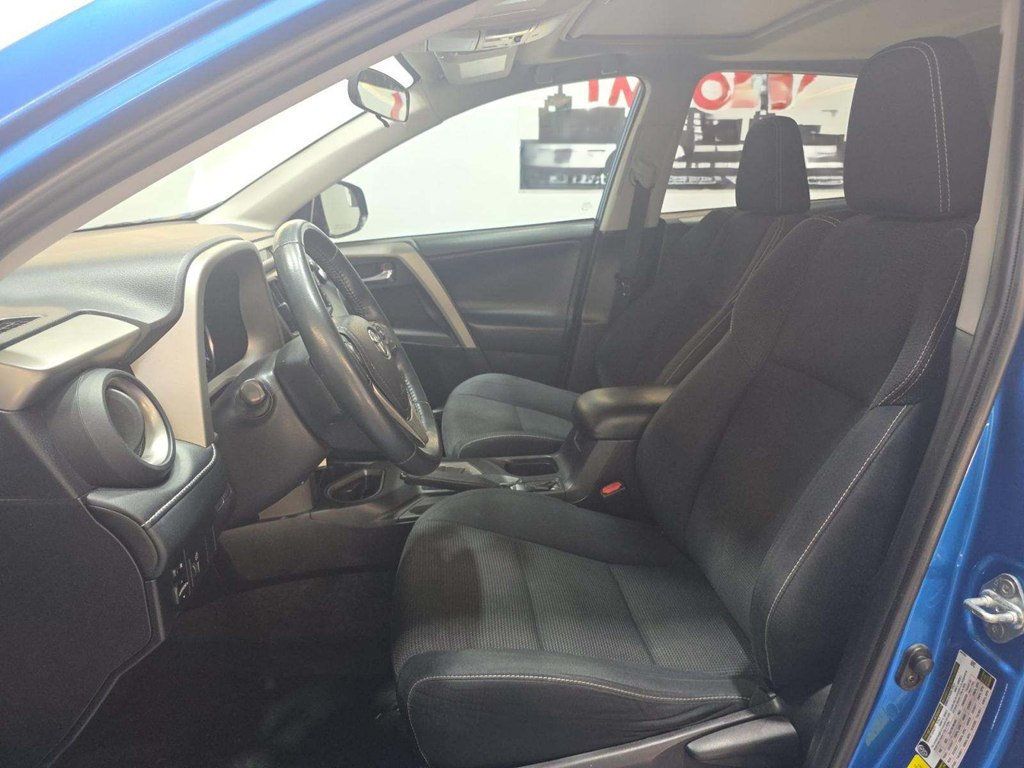 2016 Toyota RAV4 FWD 4dr XLE - 23025186 - 6