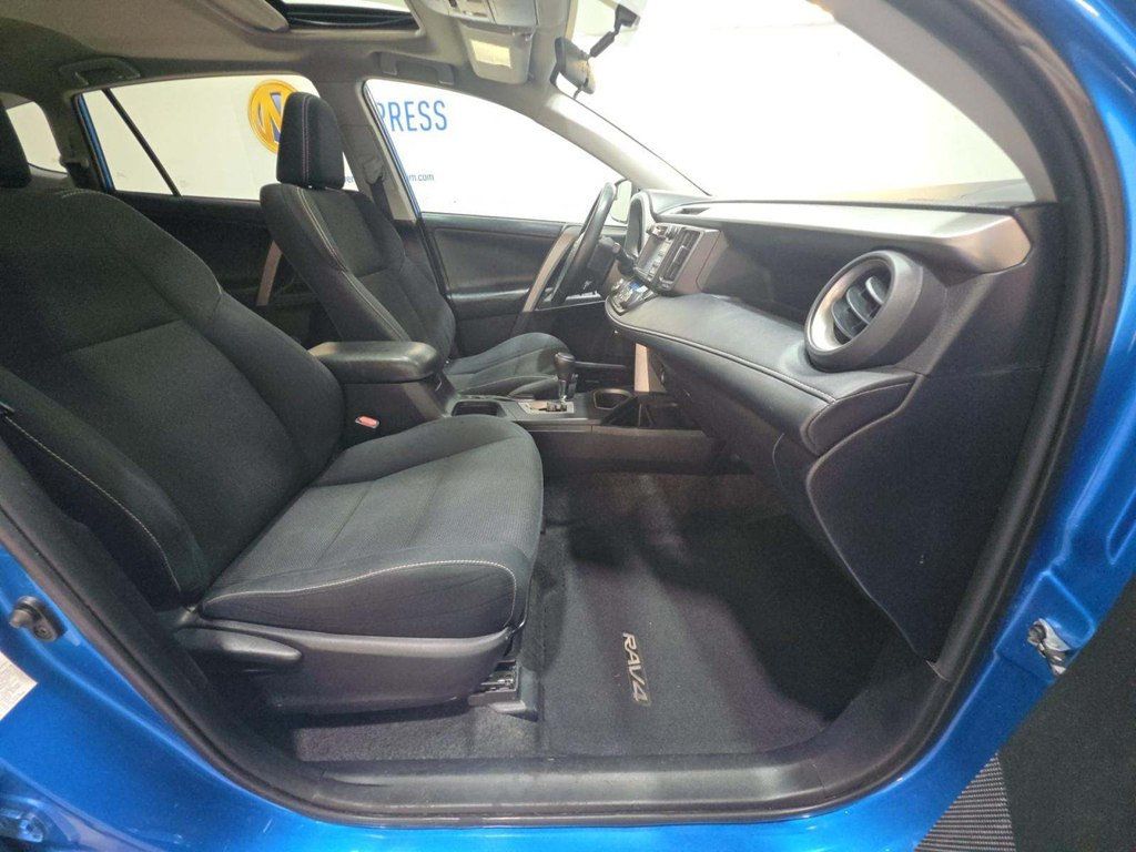 2016 Toyota RAV4 FWD 4dr XLE - 23025186 - 7