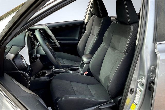 2016 Toyota RAV4 FWD 4dr XLE - 22936051 - 9