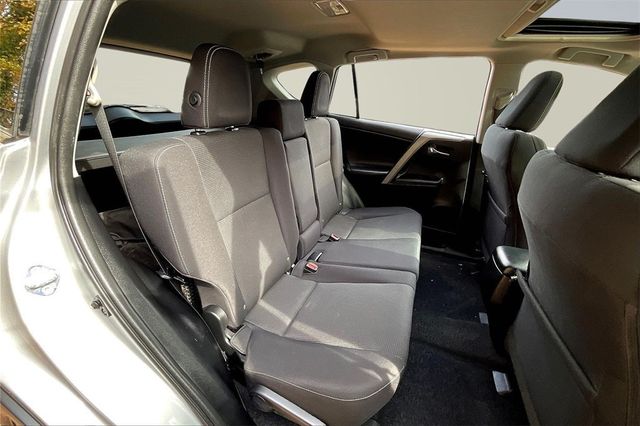 2016 Toyota RAV4 FWD 4dr XLE - 22936051 - 13