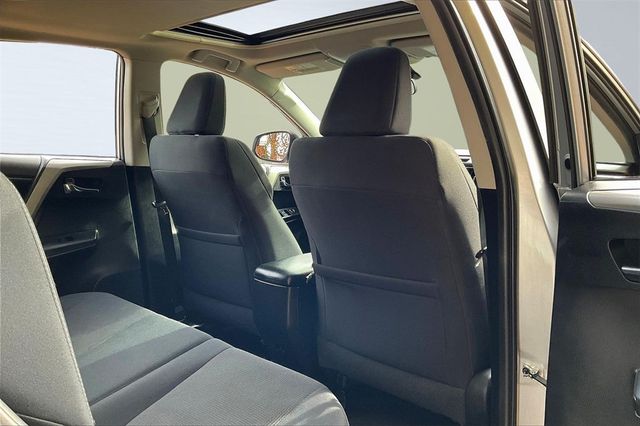 2016 Toyota RAV4 FWD 4dr XLE - 22936051 - 14