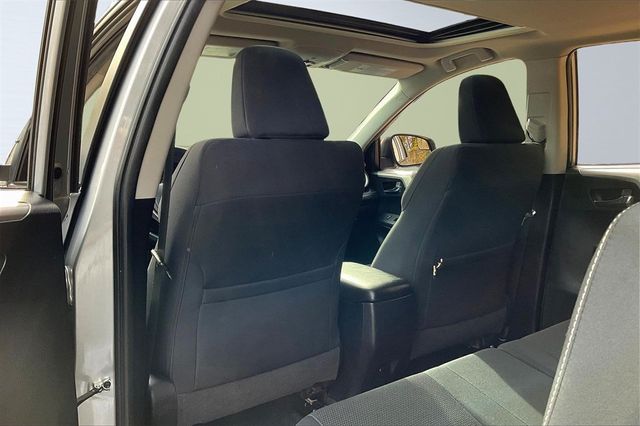 2016 Toyota RAV4 FWD 4dr XLE - 22936051 - 17
