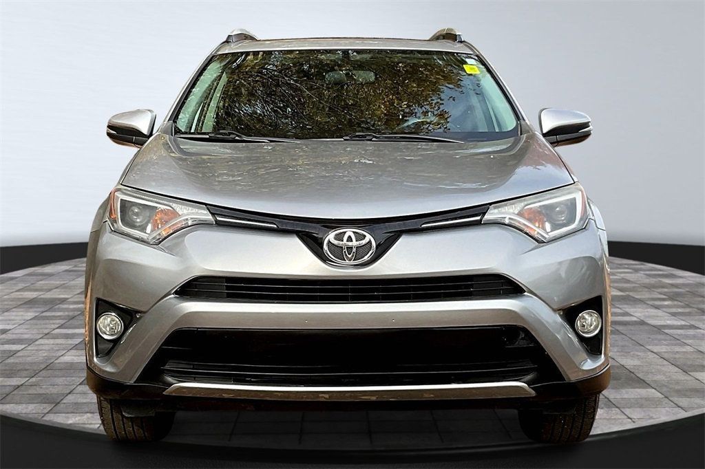2016 Toyota RAV4 XLE photo 2