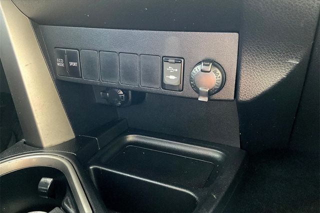 2016 Toyota RAV4 FWD 4dr XLE - 22936051 - 24