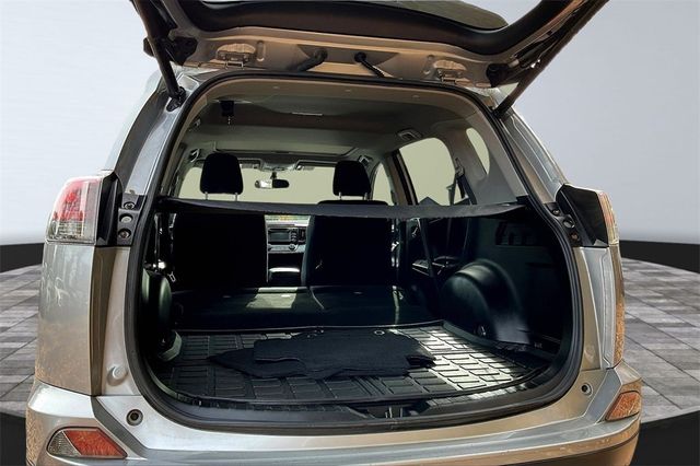 2016 Toyota RAV4 FWD 4dr XLE - 22936051 - 34