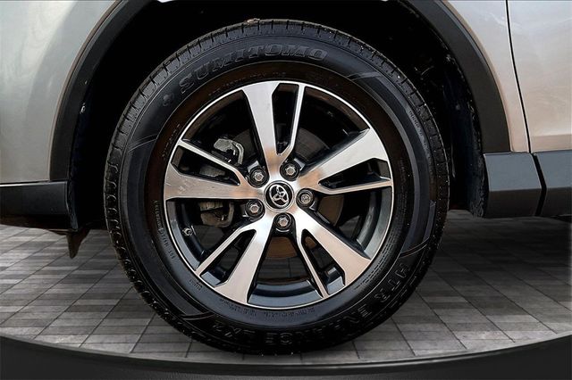 2016 Toyota RAV4 FWD 4dr XLE - 22936051 - 35