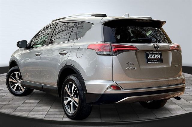 2016 Toyota RAV4 FWD 4dr XLE - 22936051 - 6