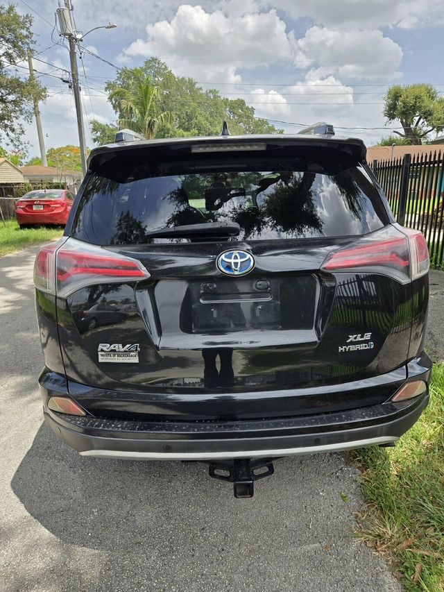 2016 Toyota RAV4 Hybrid AWD 4dr XLE - 23055318 - 17