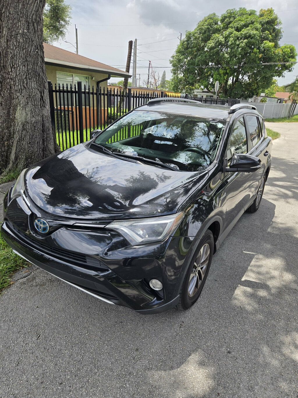 2016 Toyota RAV4 Hybrid AWD 4dr XLE - 23055318 - 18