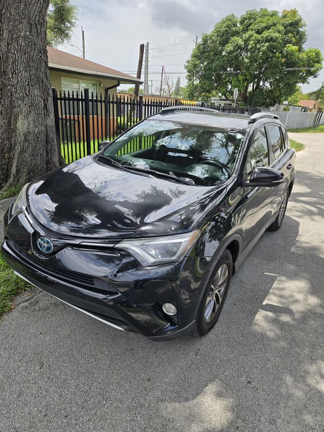 2016 Toyota RAV4 Hybrid AWD 4dr XLE - 23055318 - 18