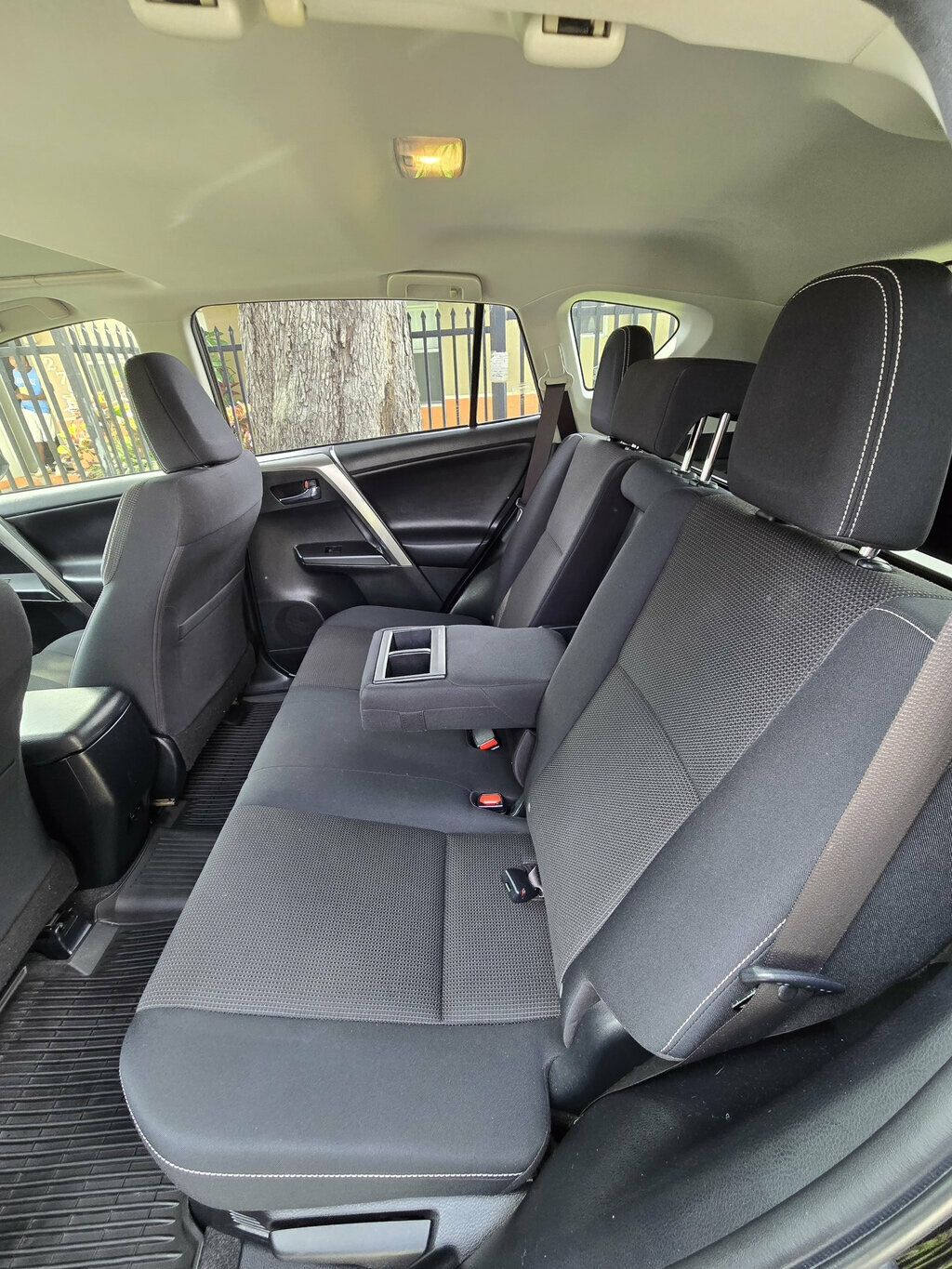 2016 Toyota RAV4 Hybrid AWD 4dr XLE - 23055318 - 8