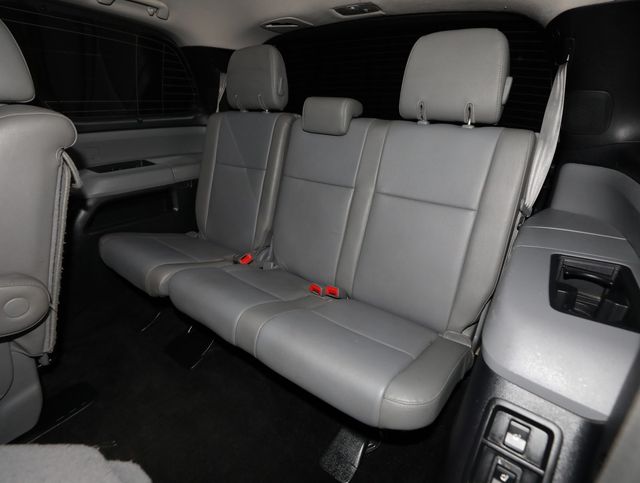 2016 Toyota Sequoia 4WD 5.7L FFV Limited - 23053532 - 46