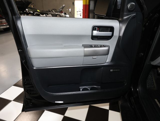2016 Toyota Sequoia 4WD 5.7L FFV Limited - 23053532 - 52