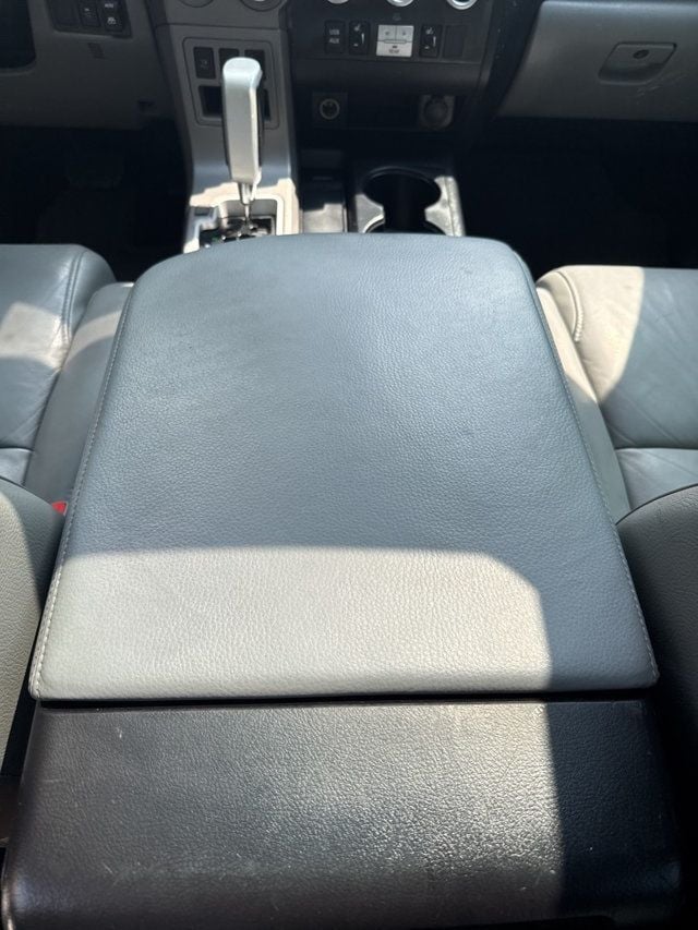 2016 Toyota Sequoia 4WD 5.7L FFV Limited - 22892341 - 24