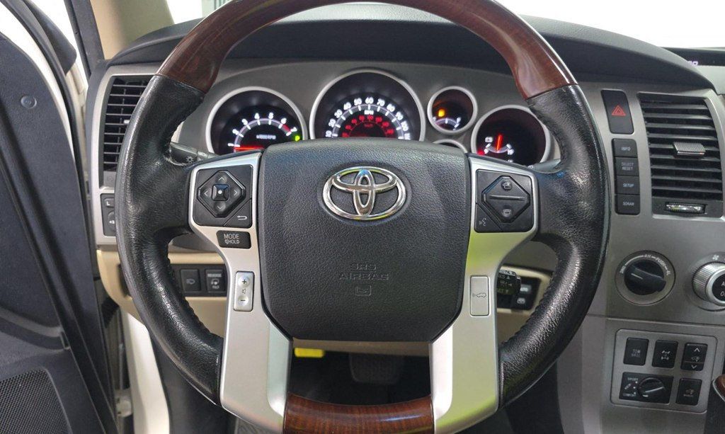 2016 Toyota Sequoia 4WD 5.7L FFV Platinum - 23071716 - 9